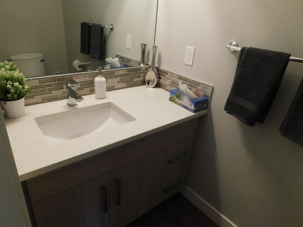 Three-bedroom House With Balcony #33 Sunalta Downtown Apartment