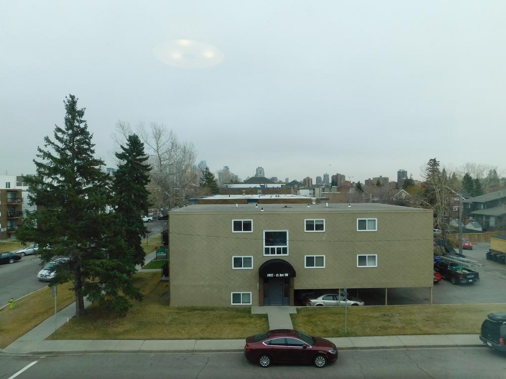 Apartment Three-bedroom House With Balcony #33 Sunalta Downtown