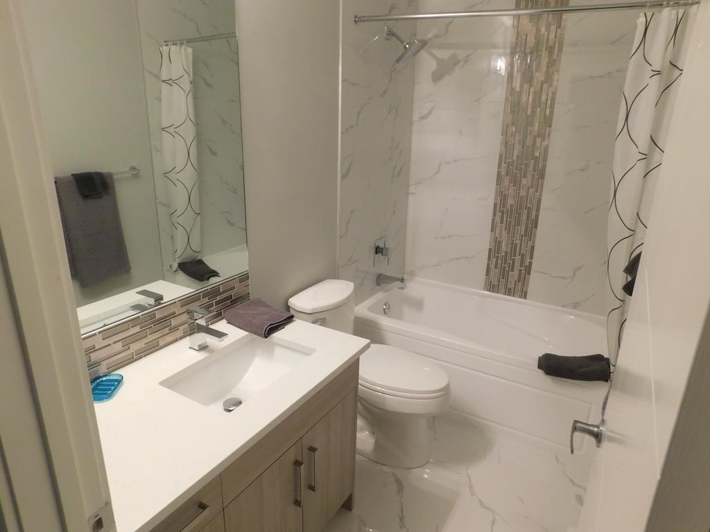 Three-bedroom House With Balcony #33 Sunalta Downtown Apartment *