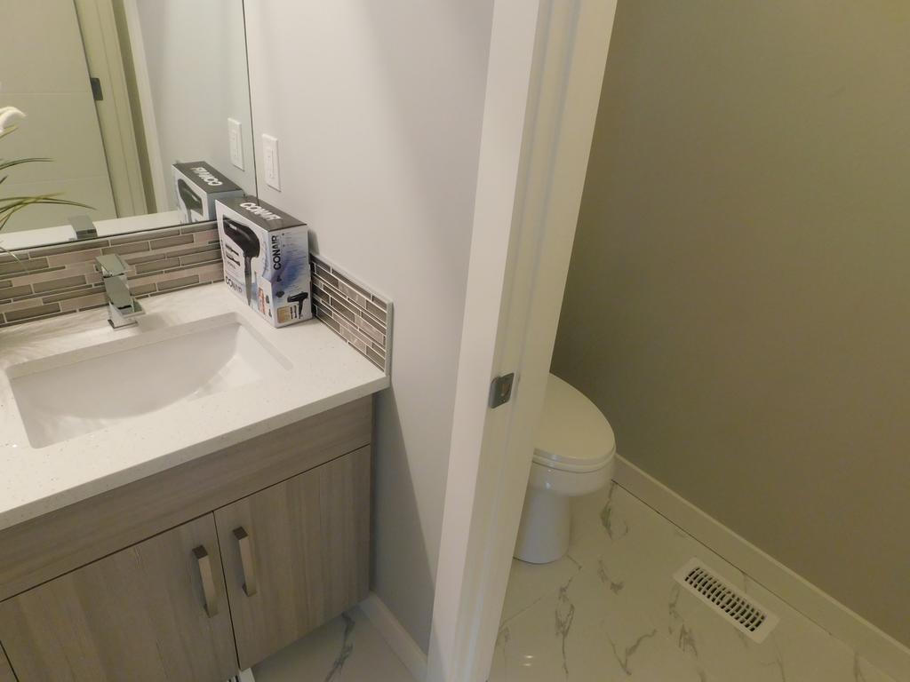 Apartment Three-bedroom House With Balcony #33 Sunalta Downtown Calgary