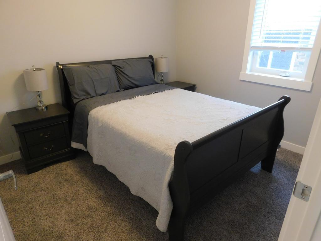 Apartment Three-bedroom House With Balcony #33 Sunalta Downtown *