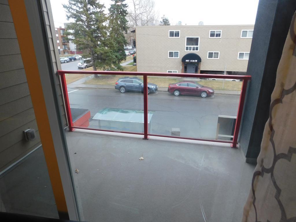 Three-bedroom House With Balcony #33 Sunalta Downtown Apartment Calgary