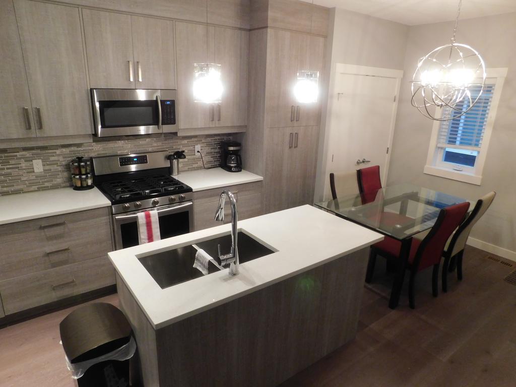 Three-bedroom House With Balcony #33 Sunalta Downtown Apartment *