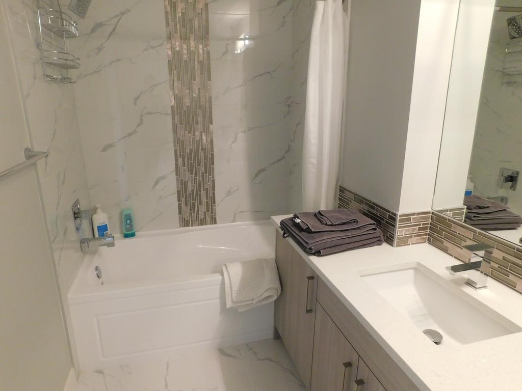 Three-bedroom House With Balcony #33 Sunalta Downtown Apartment *