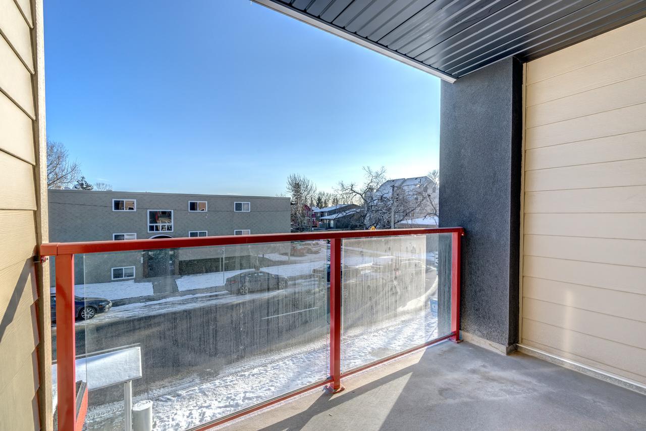 Three-bedroom House With Balcony #33 Sunalta Downtown Apartment