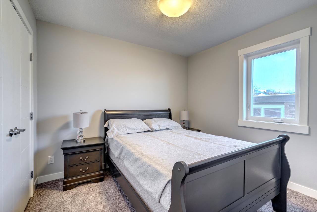 Three-bedroom House With Balcony #33 Sunalta Downtown Apartment Calgary